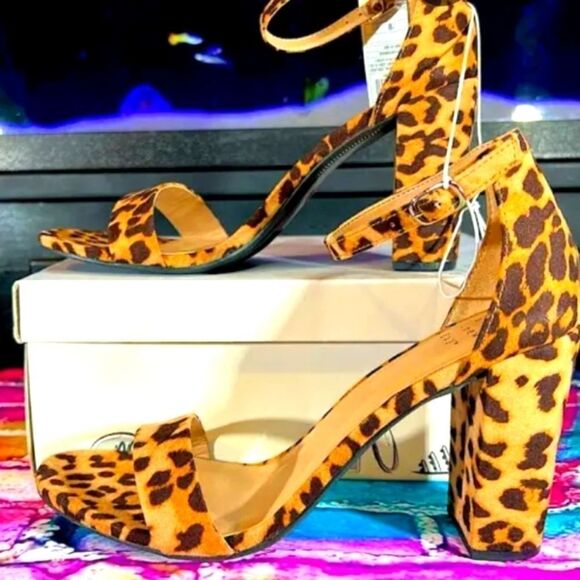 BRAND nwt Leopard print heels - Picture 3 of 7